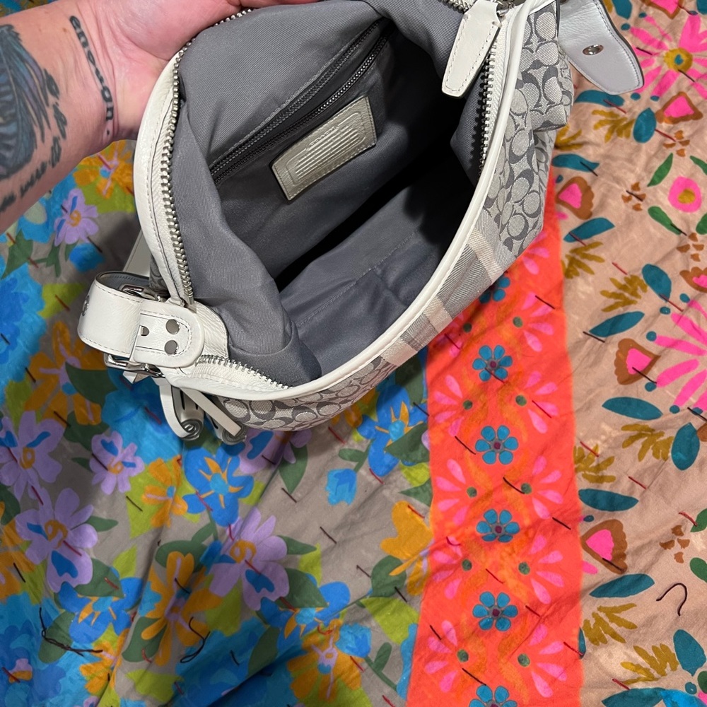Coach Bag - Picture 4 of 8